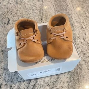 Freshly Picked Mini Sole Oxford in color cedar